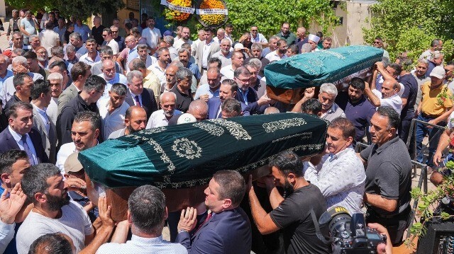 Cenazeler, Subaşı Mahallesi Cami'nde öğlen namazından sonra kılınan cenaze namazının ardından mahalle mezarlığında defnedildi. 