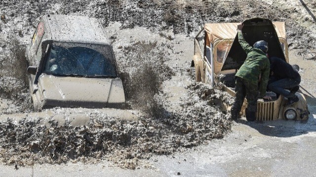 Des coulées de boue meurtrières frappent le district de Nookat au Kirghizstan, causant la mort de sept personnes, principalement des enfants.
