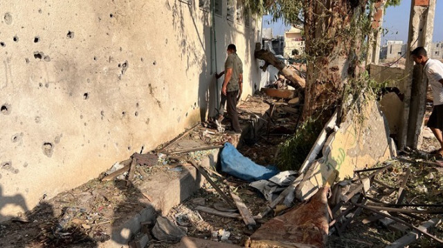 L'école Al-Awda fortement endommagée suite à l'attaque israélienne à Khan Younès dans la Bande de Gaza, le 10 juillet 2024.