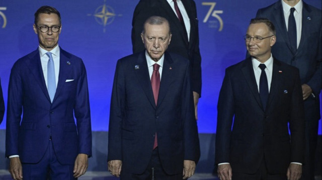 Le Président turc, Recep Tayyip Erdogan (C) et d'autres participants posent pour une photo de famille lors de la commémoration du 75e anniversaire de l'OTAN à Washington aux États-Unis, le 09 juillet 2024.