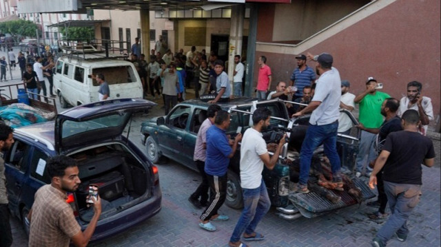 Des Palestiniens blessés ou tués lors de bombardements israéliens dans le sud de la bande de Gaza sont amenés à l'hôpital Nasser de Khan Younès, le 09 juillet 2024.