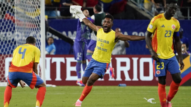 Les joueurs colombiens célèbrent la victoire de leur équipe lors de la demi-finale de la Copa America 2024 entre l'Uruguay et la Colombie au Bank of America Stadium, à Charlotte, en Caroline du Nord, le 10 juillet 2024. 
