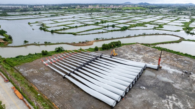 Les pales d'éoliennes au Centre d'essai de l'énergie éolienne de Guandong à Yangjiang, Chine, le 24 mai 2024.