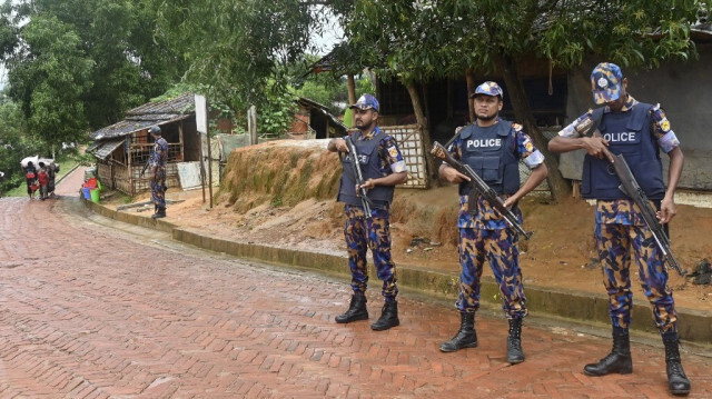 Des membres de la police armée du Bangladesh.