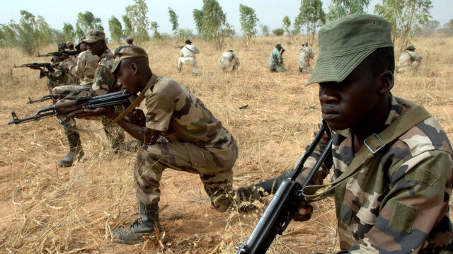 Un soldat nigérien a été tué et dix autres ont été blessés dans une attaque dans l'ouest du Niger, a annoncé l'armée nigérienne.