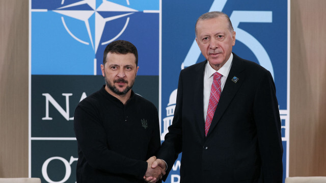 Cumhurbaşkanı Recep Tayyip Erdoğan , NATO Devlet ve Hükümet Başkanları Zirvesi'ne katılmak üzere geldiği ABD'nin başkenti Washington'da, Ukrayna Devlet Başkanı Volodimir Zelenskiy'i kabul etti.  