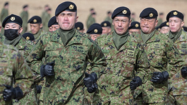 Les soldats japonais défilent après avoir participé à un exercice militaire conjoint avec des troupes américaines au Camp Narashino,  à l'est de Tokyo, le 7 janvier 2024.