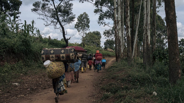 Des civils fuient les combats autour de Birundule, situé sur la ligne de front, à dix kilomètres au sud de Kanyabayonga, dans la province du Nord-Kivu, à l'est de la République démocratique du Congo, le 14 mai 2024.