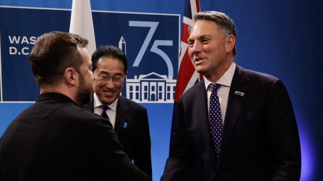 Le ministre de la Défense australien, Richard Marles, à la rencontre avec président ukrainien Volodymyr Zelenskyy.