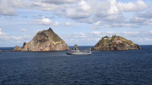 Les îlots Dokdo revendiquées par la Corée du Sud et le Japon où ils sont appelés Takeshima.