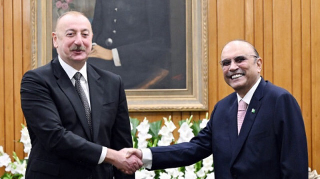 Rencontre entre le président azerbaïdjanais Ilham Aliyev et son homologue pakistanais Asif Ali Zardari, à Islamabad, le 12 juillet 2024.