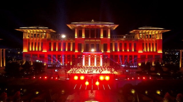 Vue du complexe présidentiel lors d'un concert spécial coordonné par la direction de la communication de la présidence dans le cadre du quatrième anniversaire du "15 juillet, jour de la démocratie et de l'unité nationale", à Ankara, le 14 juillet 2020. Lors de cet événement, la "Symphonie épique du 15 juillet" composée par le pianiste et compositeur turc Fahir Atakoglu a rencontré le public pour la première fois.