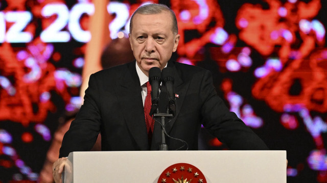 Cumhurbaşkanı Recep Tayyip Erdoğan, Cumhurbaşkanlığı Külliyesi'nde düzenlenen 15 Temmuz Demokrasi ve Milli Birlik Günü Anma Programı'na katılarak konuşma yaptı.
