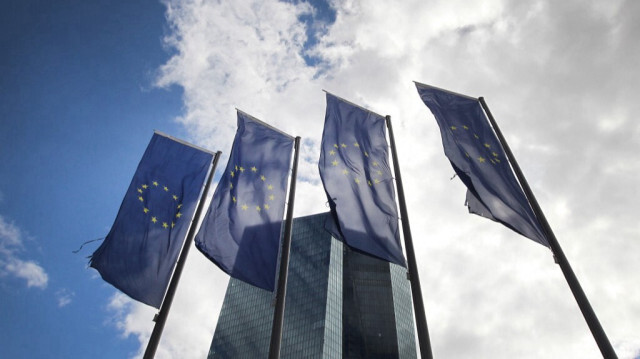 La Banque Centrale Européenne (BCE) abaisse le taux de dépôt à 3,75% lors de sa réunion à Francfort, malgré une inflation persistante et des incertitudes économiques en Europe.