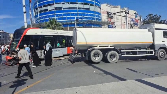 Kaza nedeniyle tramvay seferlerinde aksamalar yaşanıyor.