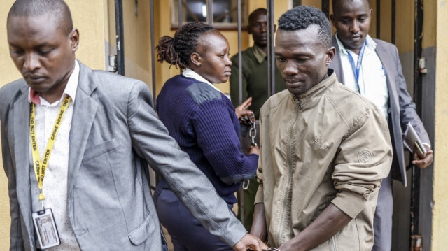 Collins Jumaisi Khalusha (2e à droite), 33 ans, est escorté au tribunal de Kiambu, le 16 juillet 2024.