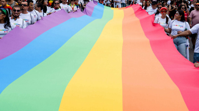 LGBT ailevi değerleri ve gelişme dönemindeki küçük yaştaki çocukları hedef almaya devam ediyor.