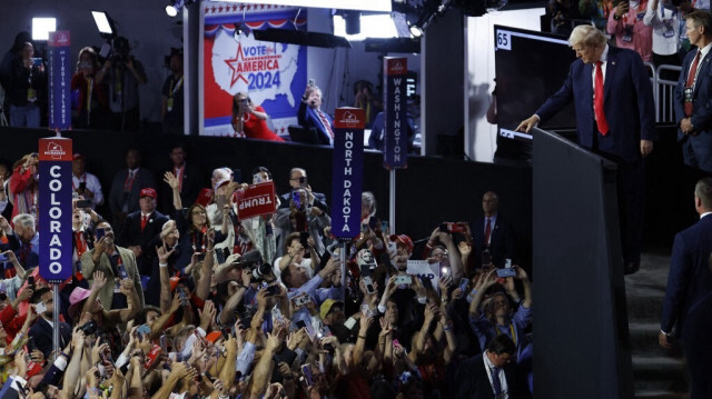 Le candidat républicain à la présidence, l'ancien président des États-Unis Donald Trump, assiste au premier jour de la Convention nationale républicaine au Fiserv Forum, à Milwaukee, dans le Wisconsin, le 15 juillet 2024.