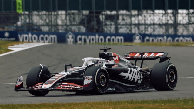 Le pilote britannique de l'équipe Haas F1, Oliver Bearman, sur le circuit de Silverstone, dans le centre de l'Angleterre, le 5 juillet 2024.  