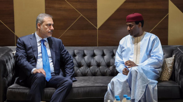 Le Premier ministre du Niger, Mahamane Lamine Ali Zene (à gauche), et le ministre turc des Affaires étrangères, Hakan Fidan, à Niamey le 17 juillet 2024.