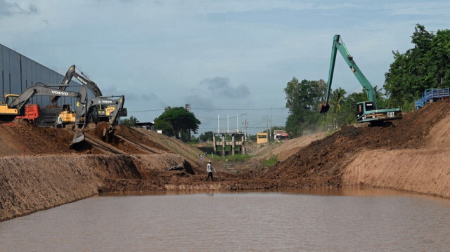 Construction du canal Funan Techo le long du chenal Prek Takeo dans la province de Kandal, Cambodge, le 9 juillet 2024. 