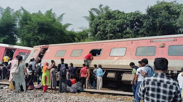 Image de l'accident de train survenu dans l'Uttar Prasdeh, en Inde, le 18 juillet 2024.