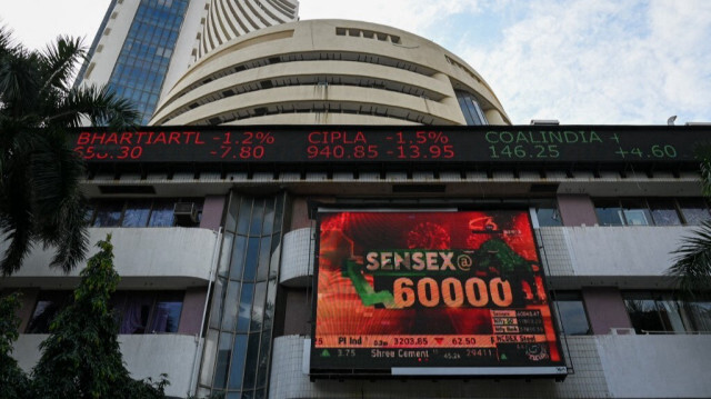 Bâtiment de la Bourse de Bombay (BSE) indiquant l'indice Sensex, à Mumbai, le 24 septembre 2021.