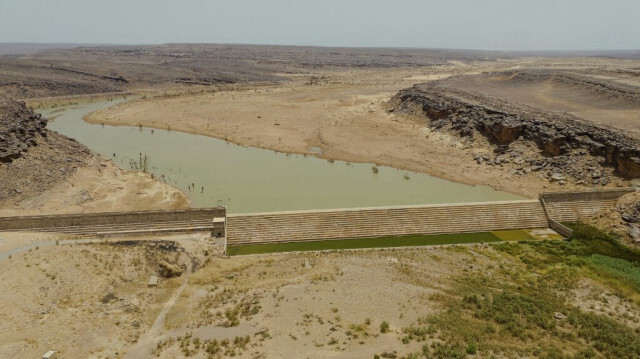 Vue aérienne du barrage de Seguelil dans la région de l'Adrar en Mauritanie, le 23 juin 2024.