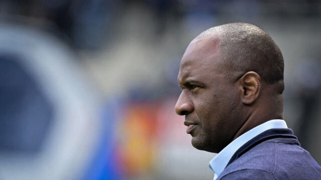 L'entraîneur français, Patrick Vieira, quitte sont poste d'entraîneur du RC Strasbourg.



