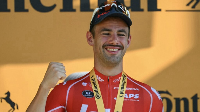 Le coureur belge de l'équipe Lotto Dstny, Victor Campenaerts, remporte la 18e étape de la 111e édition de la course cycliste du Tour de France, à Barcelonnette, dans le sud-est de la France, le 18 juillet 2024.