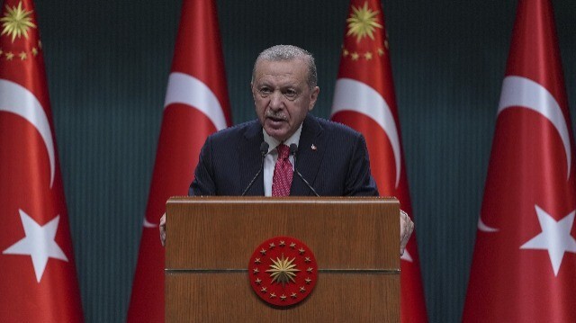 Cumhurbaşkanı Recep Tayyip Erdoğan başkanlığındaki Kabine Toplantısı, Cumhurbaşkanlığı Külliyesi'nde yapıldı. Cumhurbaşkanı Erdoğan, toplantının ardından açıklamalarda bulundu.

