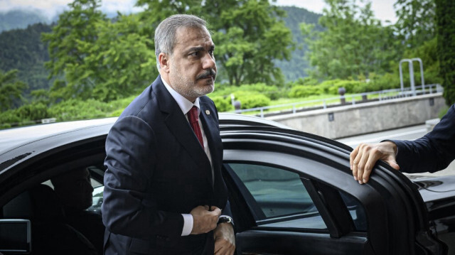 Le ministre turc des Affaires étrangères, Hakan Fidan, arrive pour assister à la session plénière du sommet sur la paix en Ukraine, au luxueux Burgenstock, près de Lucerne, le 15 juin 2024. 