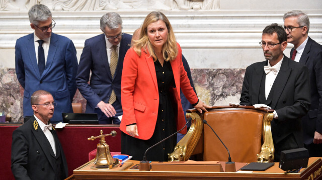 La députée française du parti au pouvoir Renaissance et présidente de l'Assemblée nationale nouvellement réélue, Yael Braun-Pivet, arrivant pour prononcer un discours après avoir été réélue à l'issue du troisième tour pour élire le président de la chambre basse à l'Assemblée nationale française à Paris, le 18 juillet 2024. Les nouveaux députés se réunissent pour la première fois le 18 juillet 2024 pour élire le président de l'Assemblée nationale, dans la chambre basse profondément fragmentée après la victoire de la coalition de gauche sur l'extrême droite lors des élections générales, sans qu'aucun groupe n'obtienne la majorité absolue.