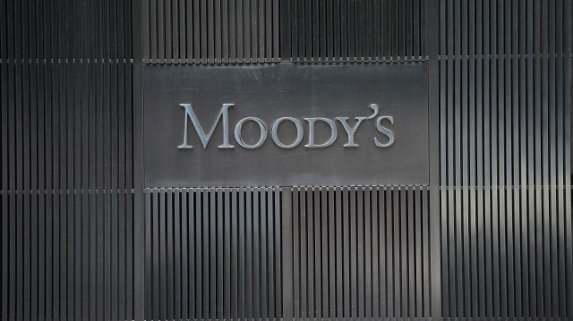 Moody's, Türkiye'nin kredi notunu iki kademe artırdı.