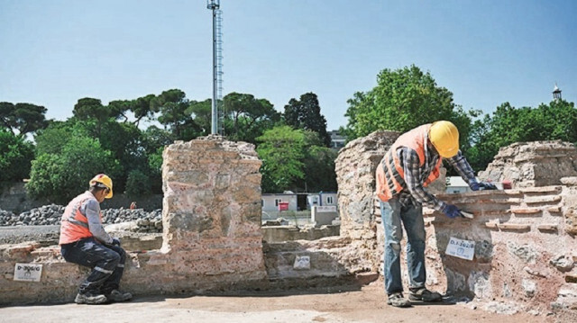 Arkeolojik çalışmaların devamında bazı alanlarda çıkan özellikle mimari değere sahip kalıntılar, inşa edilecek demiryoluna denk gelmesi sebebiyle yerinde belli ölçülerde kesilerek bir başka noktaya nakledildi.