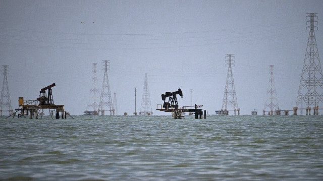 Des plates-formes pétrolières sont photographiées dans le lac Maracaibo, dans l'État de Zulia, au Venezuela, le 12 juillet 2024.