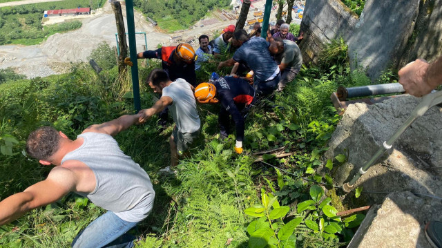 Torpil, AFAD ekiplerince bulunduğu yerden çıkartılarak ambulansa taşındı.