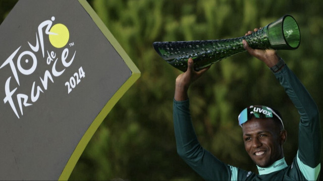 Le coureur érythréen de l'équipe Wanty, Biniam Girmay, le maillot vert du meilleur sprinteur après la 21e et dernière étape de la 111e édition de la course cycliste du Tour de France, le 21 juillet 2024.