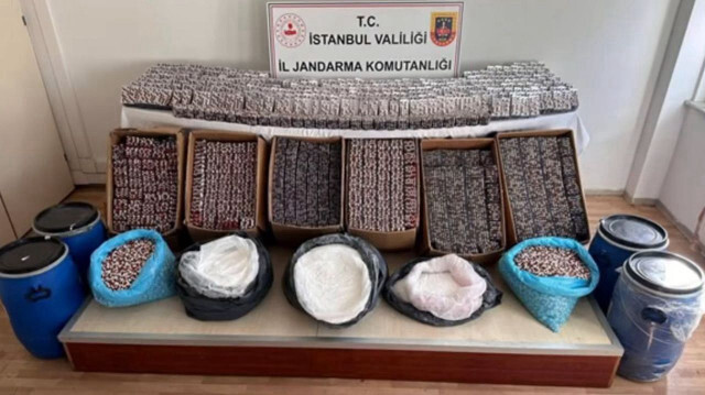 2 ton 294 kilogram uyuşturucu madde, 13 milyon 623 bin 127 kök kenevir ve kök skunk, 2 milyon 2 bin 455 uyuşturucu hap ele geçirildi.