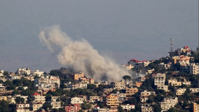 De la fumée s'échappe d'un site ciblé par des tirs israéliens dans le sud du Liban, le 22 juillet 2024.