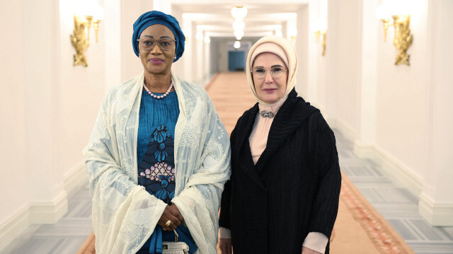 La Première Dame de Türkiye, Emine Erdoğan, rencontre la Première Dame du Nigéria, Oluremi "Remi" Tinubu, au Pavillon Vahdettin à Istanbul, Türkiye, le 19 avril 2024.