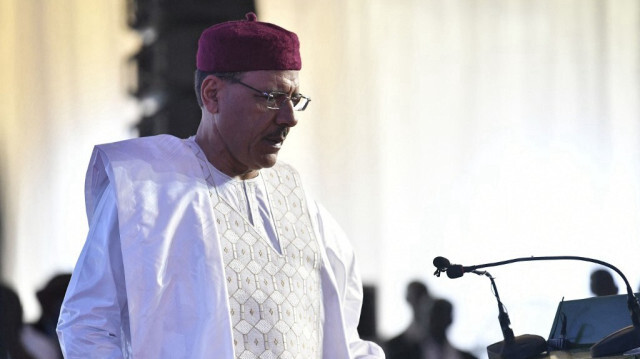 Le président nigérien déchu Mohamed Bazoum s'exprime lors de l'inauguration de la raffinerie de pétrole et de produits pétrochimiques Dangote à Lagos, le 22 mai 2023. 