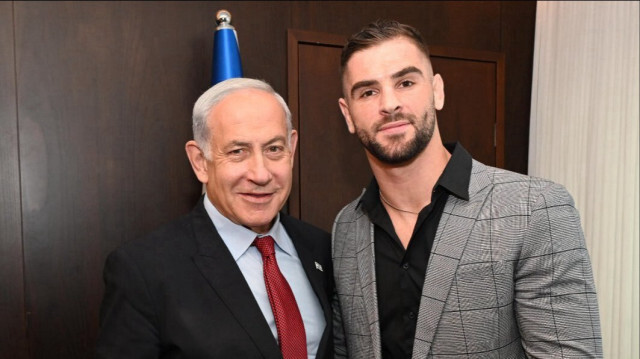 Le porte-drapeau de la délégation israélienne aux JO 2024 de Paris, Peter Paltchik, en compagnie du Premier ministre israélien Benjamin Netanyahu, le 6 mai 2023.