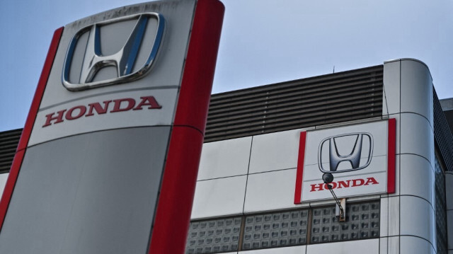 La signalisation d'un concessionnaire du constructeur automobile japonais Honda.