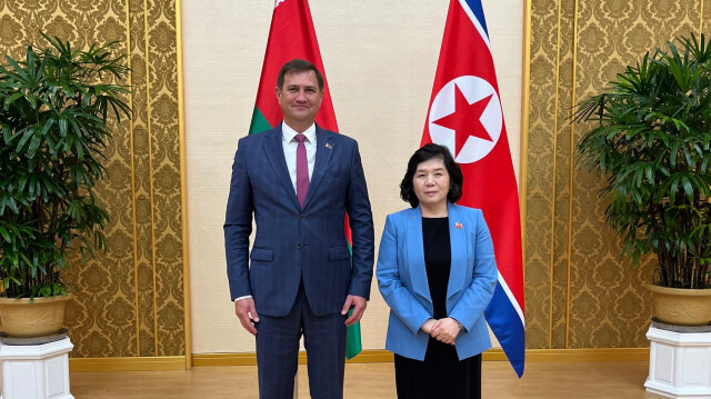 Le ministre biélorusse des Affaires étrangères, Maksim Ryzhenkov,et son homologue nord-coréen, Choe Son-hui.