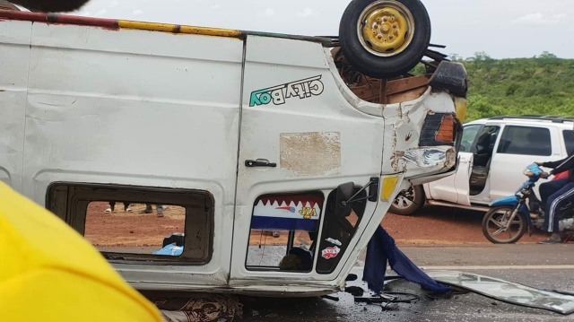 Une collision entre deux bus dans le centre du Mali a causé 16 morts et 48 blessés, dont 6 dans un état grave. L'accident est survenu à Ouan, dans la région de San, et a impliqué des bus des compagnies Fakala Transport et Ascofaré Transport. 