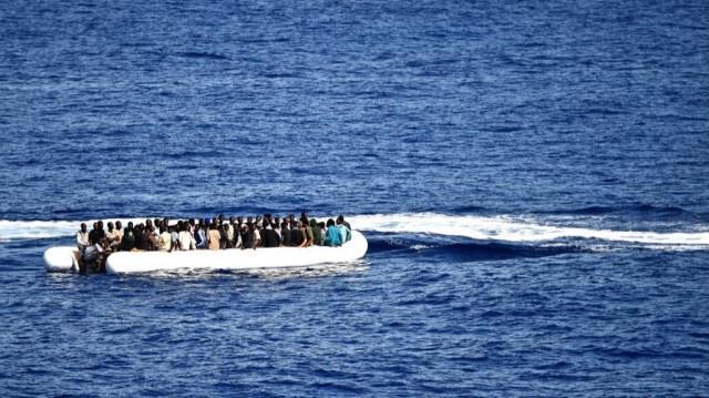 L'armée sénégalaise a intercepté environ 200 migrants à bord d'une pirogue au large de Saint-Louis. Cette arrestation fait suite à une série d'interceptions de migrants clandestins ces derniers mois. 