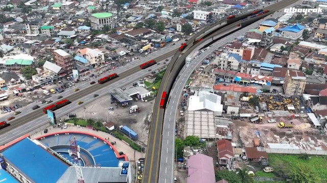 Dans cette image est représentée la future ligne de Metrobus, qui comprendra 27 arrêts et sera longue de 26,8 km.