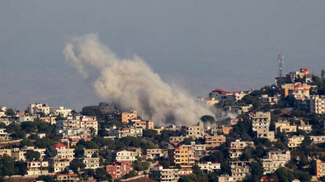 De la fumée s'échappe d'un site visé par un bombardement israélien dans le village de Khiam à Marjeyoun, dans le sud du Liban, le 22 juillet 2024.