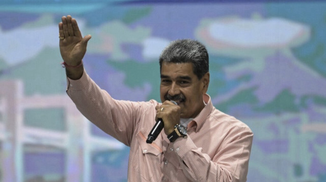 Le président du Venezuela et candidat à la présidence, Nicolas Maduro, prononce un discours lors d'une réunion avec des observateurs internationaux à la base aérienne de La Carlota à Caracas, le 27 juillet 2024. 